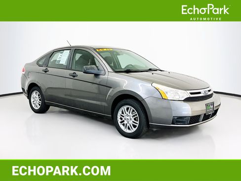 Used 2009 Ford Focus SE FWD image 1