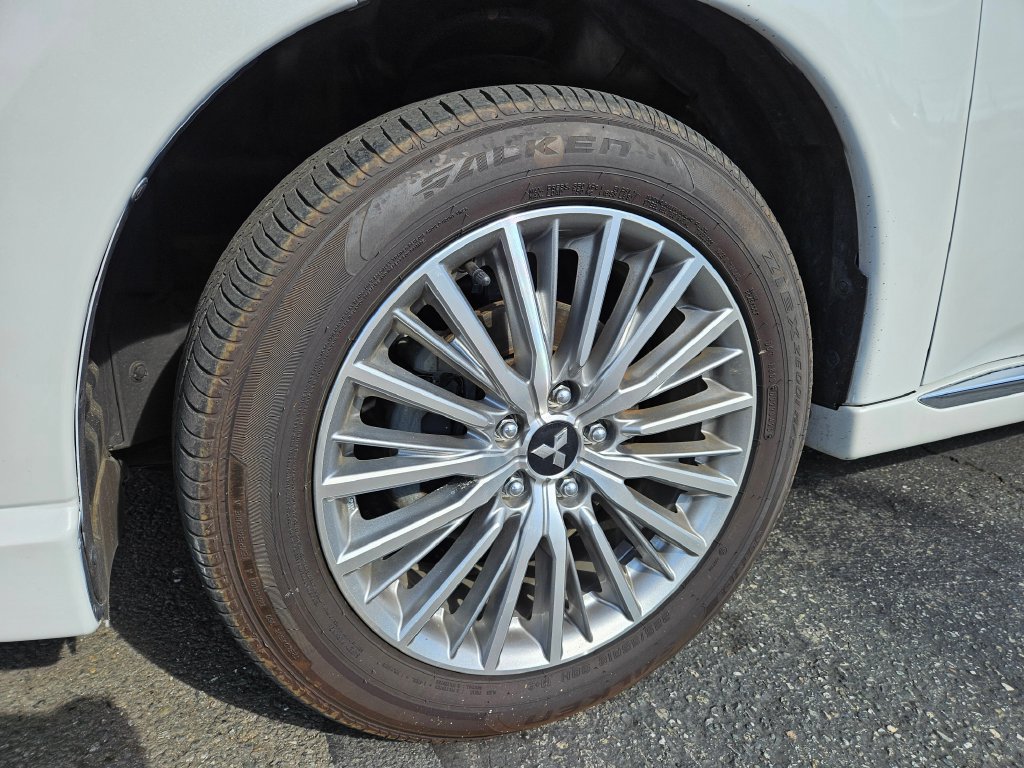 Used 2021 Mitsubishi Outlander 4WD Plug-In Hybrid image 8