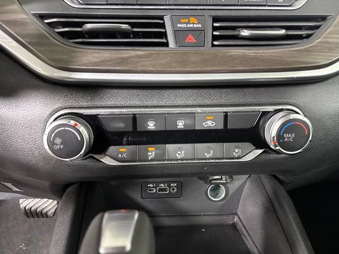 Used 2025 Nissan Altima 2.5 SV FWD image 19