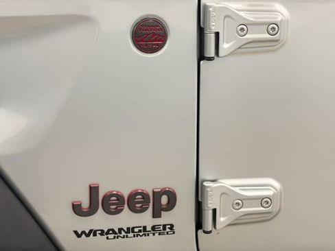 Used 2022 Jeep Wrangler Unlimited Rubicon image 36