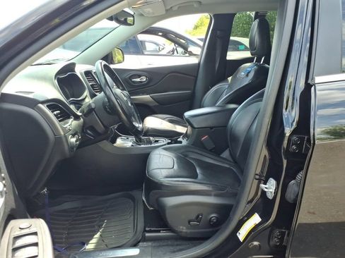 Used 2020 Jeep Cherokee Limited FWD image 7