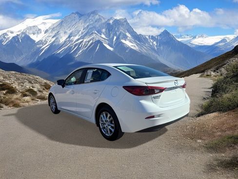 Used 2015 MAZDA MAZDA3 i Touring image 3
