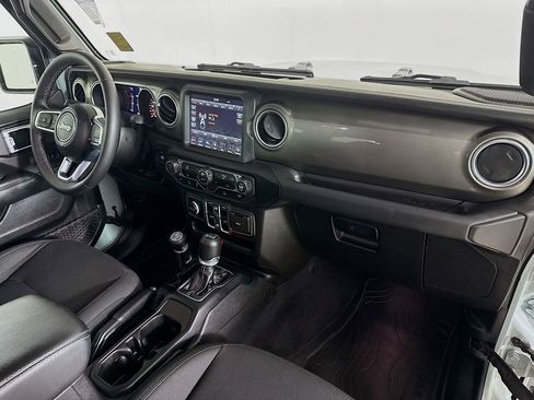 Used 2023 Jeep Wrangler Sahara image 27