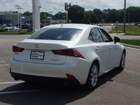 Used 2016 Lexus IS 200t RWD image 18