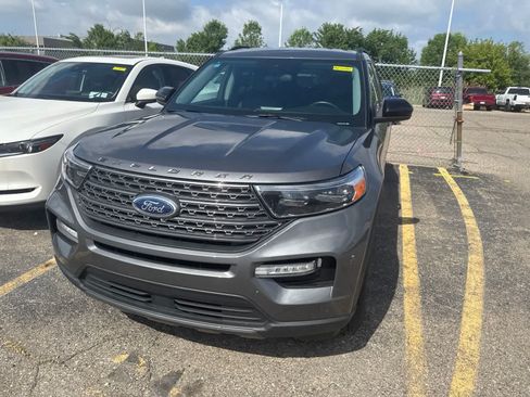 Used 2023 Ford Explorer XLT w/ Equipment Group 202A AWD/4WD image 21