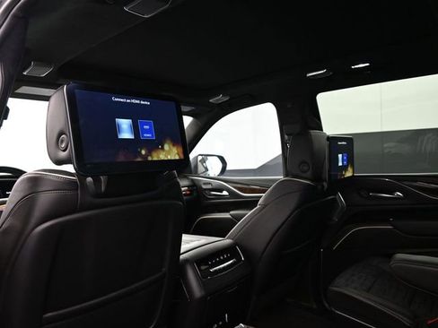 Used 2024 Cadillac Escalade Sport Platinum w/ LPO, ONYX Package image 19