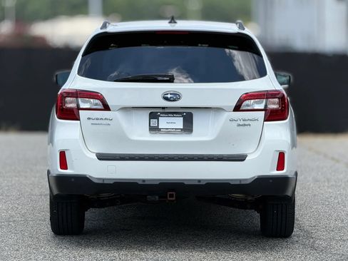 Used 2017 Subaru Outback 3.6R Touring AWD/4WD image 4