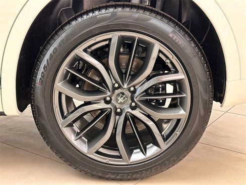 Used 2024 Maserati Levante GT Ultima image 15