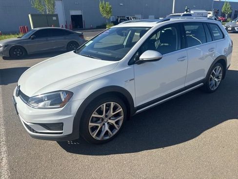 Used 2017 Volkswagen Golf Alltrack SEL image 2