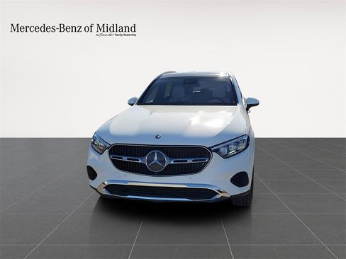 Used 2025 Mercedes-Benz GLC 300 4MATIC image 3