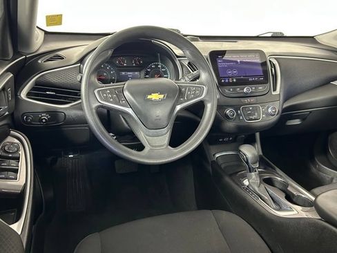 Used 2022 Chevrolet Malibu LS w/ Driver Confidence Package II FWD image 17
