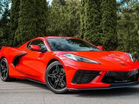 Used 2021 Chevrolet Corvette Stingray Coupe w/ Z51 Performance Package RWD image 5