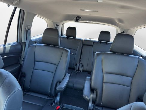 Used 2022 Honda Pilot Touring image 12