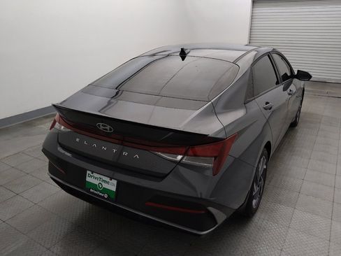 Used 2025 Hyundai Elantra Sport FWD image 7
