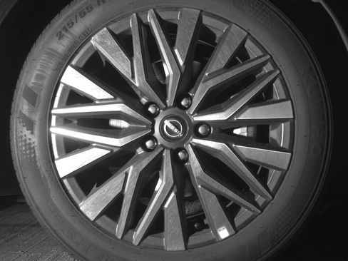 Used 2025 Nissan Altima 2.5 SV FWD image 13