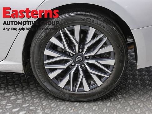 Used 2024 Nissan Altima 2.5 SV FWD image 8