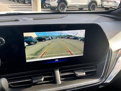 Used 2025 Chevrolet Trax RS w/ Driver Confidence Package image 27