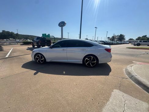 Used 2022 Honda Accord Sport image 6
