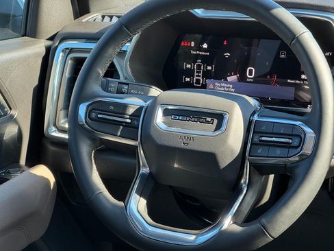 Certified 2025 GMC Canyon Denali AWD/4WD image 12