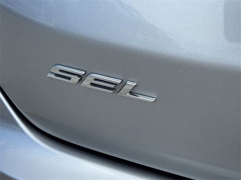 Used 2022 Ford Edge SEL image 15