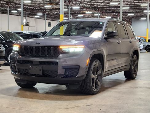 Used 2022 Jeep Grand Cherokee L Laredo RWD image 4