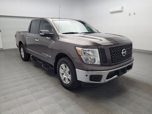 Used 2019 Nissan Titan SV w/ SV Convenience Package image 13