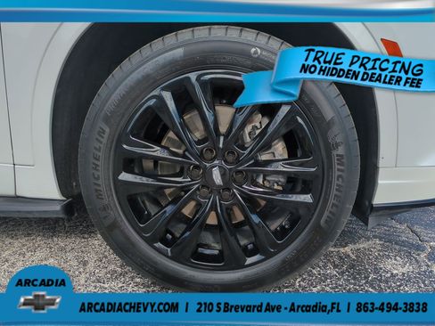 Certified 2024 Cadillac XT6 Luxury AWD/4WD image 11