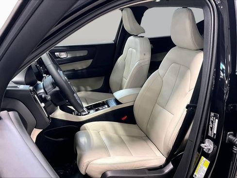 Used 2024 Volvo XC40 B5 Plus w/ Protection Package Premier AWD/4WD image 9