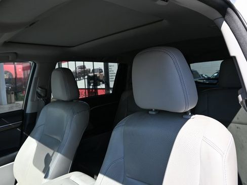 Used 2015 Toyota Highlander Limited image 13