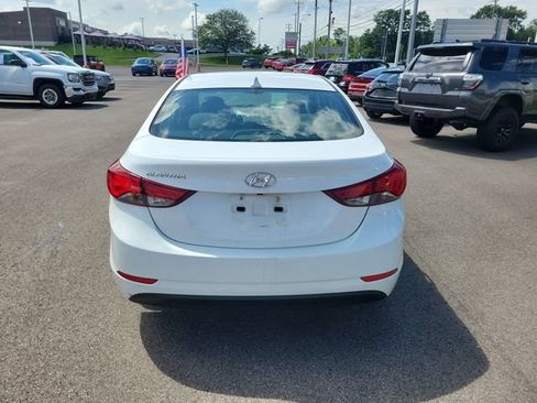 Used 2015 Hyundai Elantra SE w/ Option Group 02 FWD image 4
