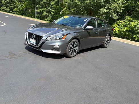 Used 2021 Nissan Altima 2.5 SV w/ SV Premium Package FWD image 3