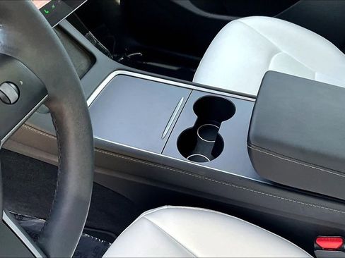 Used 2023 Tesla Model Y Long Range AWD/4WD image 17