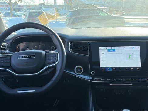 Used 2023 Jeep Wagoneer L 4WD w/ Premium Group I image 12