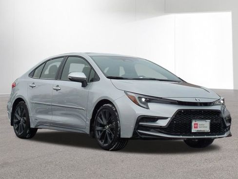 Certified 2025 Toyota Corolla SE image 3