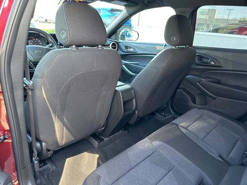 Used 2025 Chevrolet Trax RS w/ Sunroof Package FWD image 15