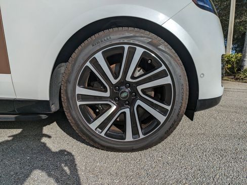 Used 2023 Land Rover Range Rover SE image 10