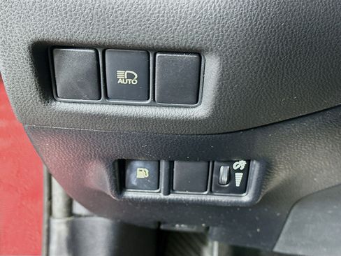 Used 2018 Toyota C-HR XLE FWD image 17