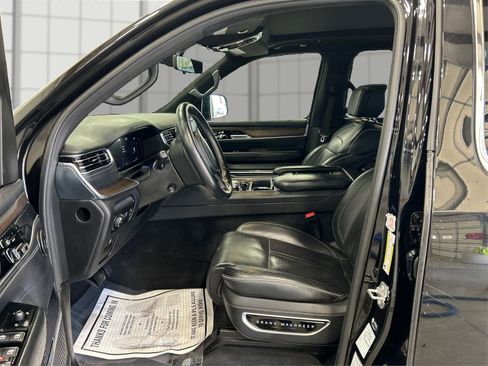 Used 2023 Jeep Grand Wagoneer Series II image 9