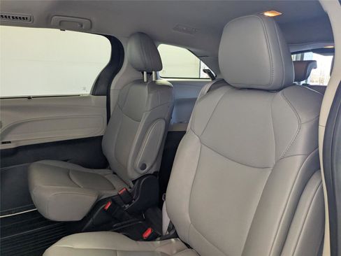 Certified 2023 Toyota Sienna XLE image 28