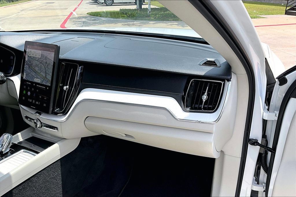 Certified 2026 Volvo XC60 B5 Ultra AWD/4WD image 21