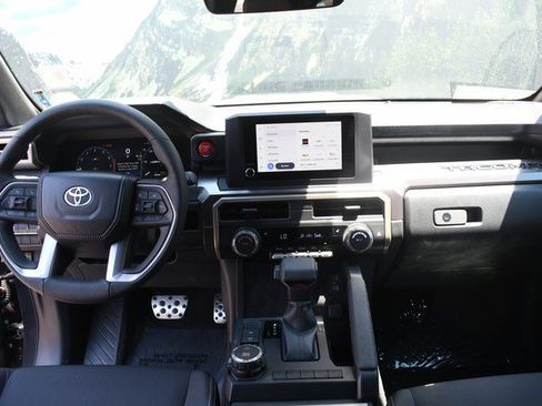 Used 2025 Toyota Tacoma TRD Sport AWD/4WD image 18