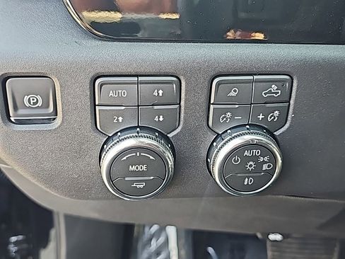 New 2026 GMC Sierra 1500 SLT image 18