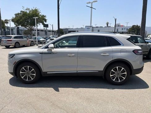 Used 2023 Lincoln Nautilus FWD w/ Premium Package image 4