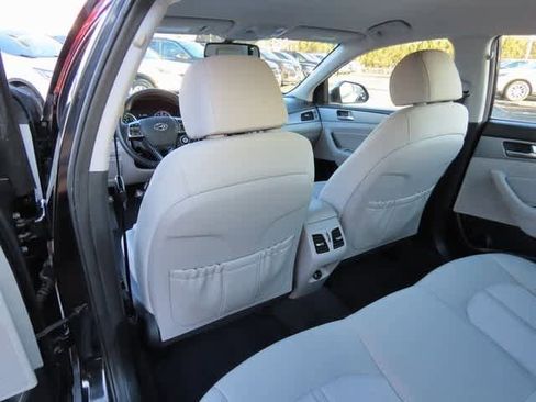 Used 2019 Hyundai Sonata Plug-In Hybrid image 16