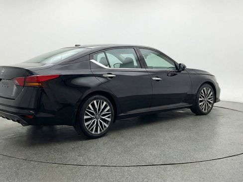 Used 2025 Nissan Altima 2.5 SV FWD image 9