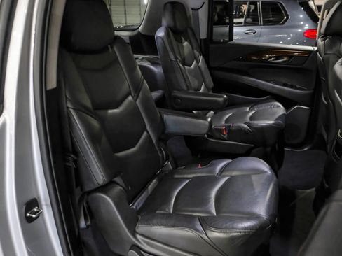 Used 2019 Cadillac Escalade ESV Luxury AWD/4WD image 31