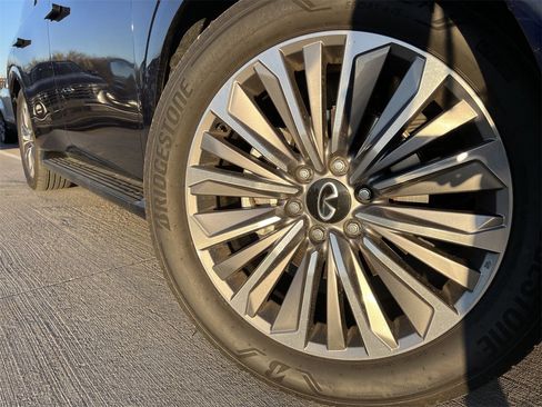 Used 2025 INFINITI QX80 Sensory image 6