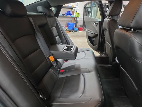 Used 2017 Chevrolet Malibu LT w/ Leather Package image 11