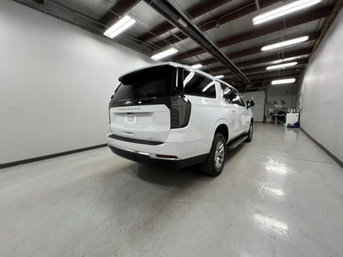 New 2026 Chevrolet Suburban LT image 8