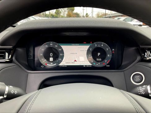 New 2025 Land Rover Range Rover Velar Dynamic SE image 19